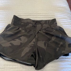 Albion Fit camo Lunge Shorts. Size S.